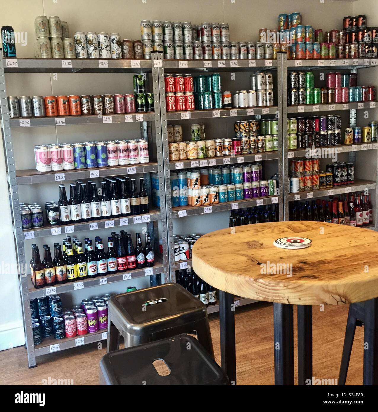 Bier, Bier und mehr Bier - Smartphone-aufgenommenes Stockfoto