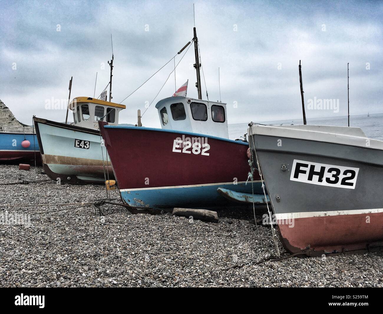Bier Boot am Strand in Devon, England - Smartphone-aufgenommenes Stockfoto