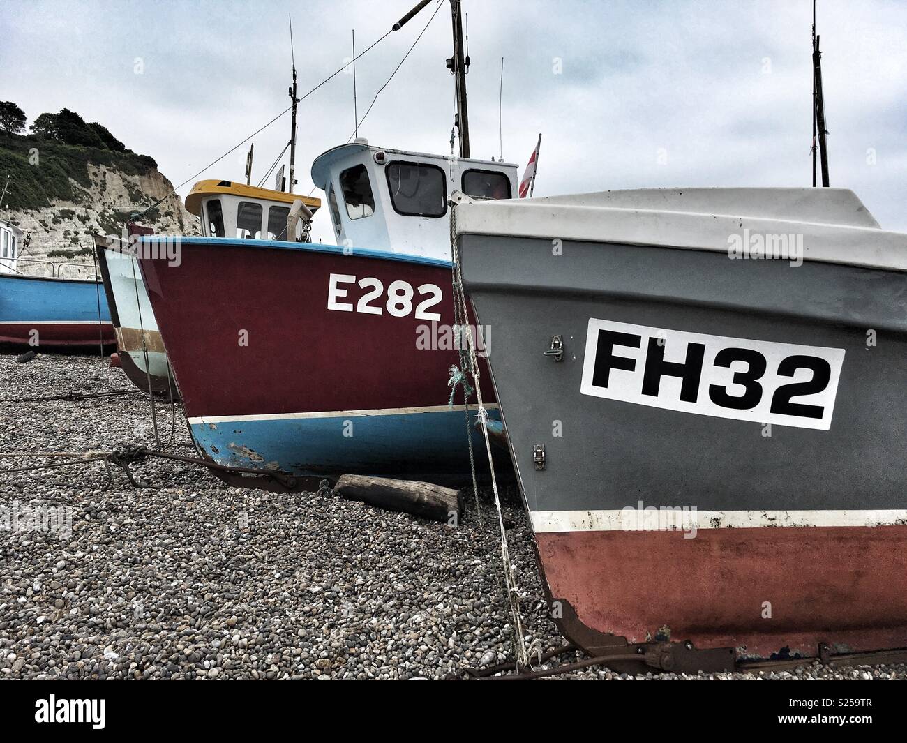 Bier Boot am Strand in Devon, England - Smartphone-aufgenommenes Stockfoto