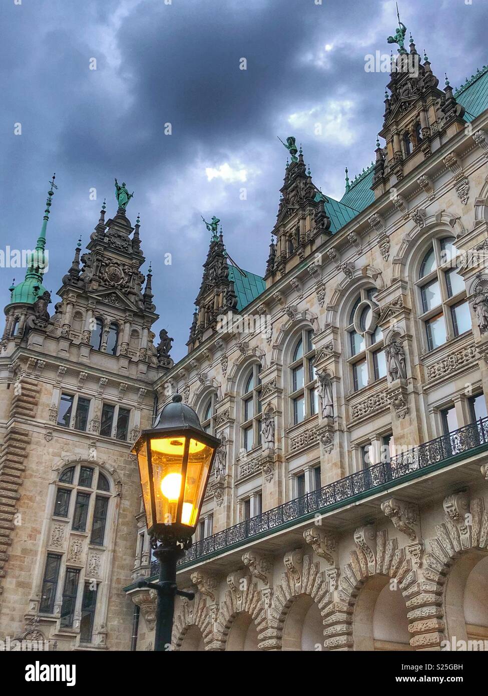 Rathaus, Historisches Rathaus in Hamburg, Deutschland. Stockfoto