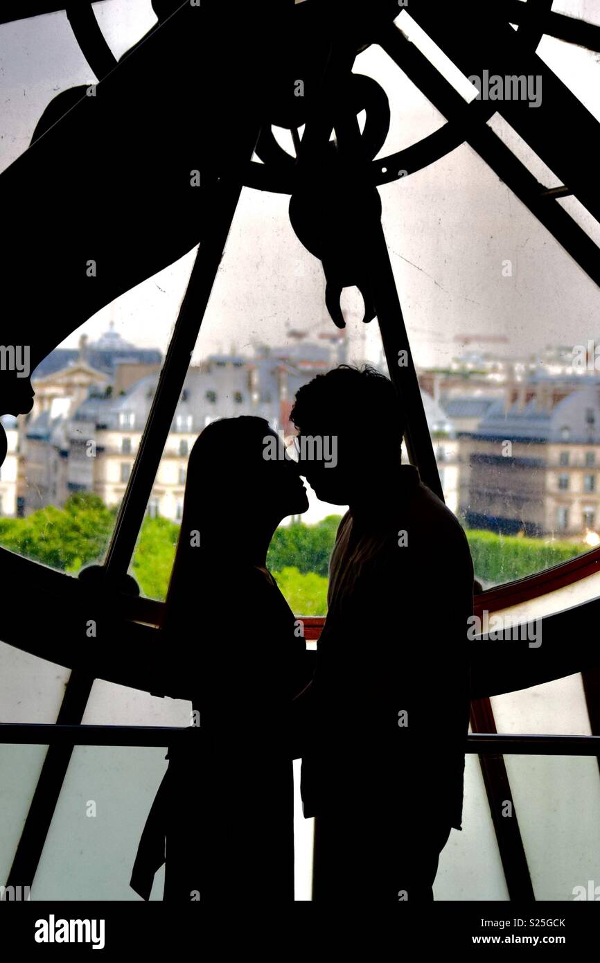 Falling in Love am Musée d'Orsay - Smartphone-aufgenommenes Stockfoto