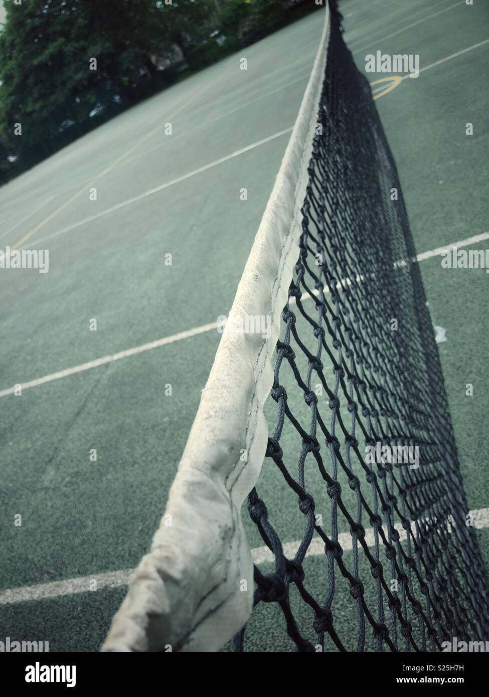 Tennisplatz bei Greenhead Park in Huddersfield, West Yorkshire, Vereinigtes Königreich Stockfoto