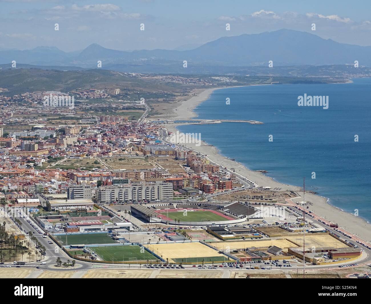 Der Blick auf die Costa del Sol, Spanien von Gibraltar Stockfoto