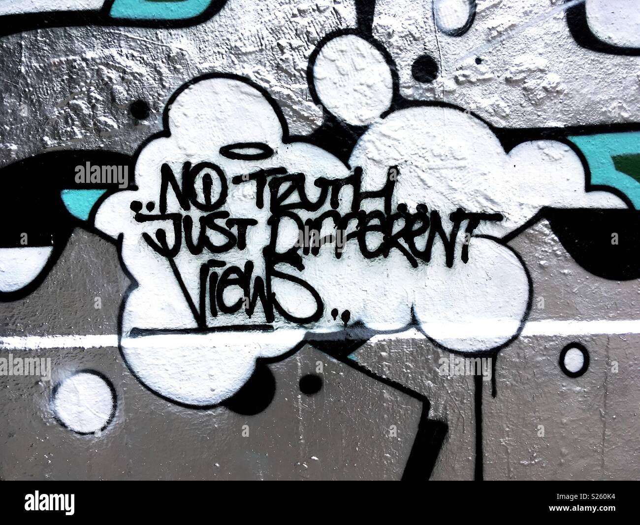 Keine Wahrheit nur verschiedene Ansichten Graffiti Stockfoto
