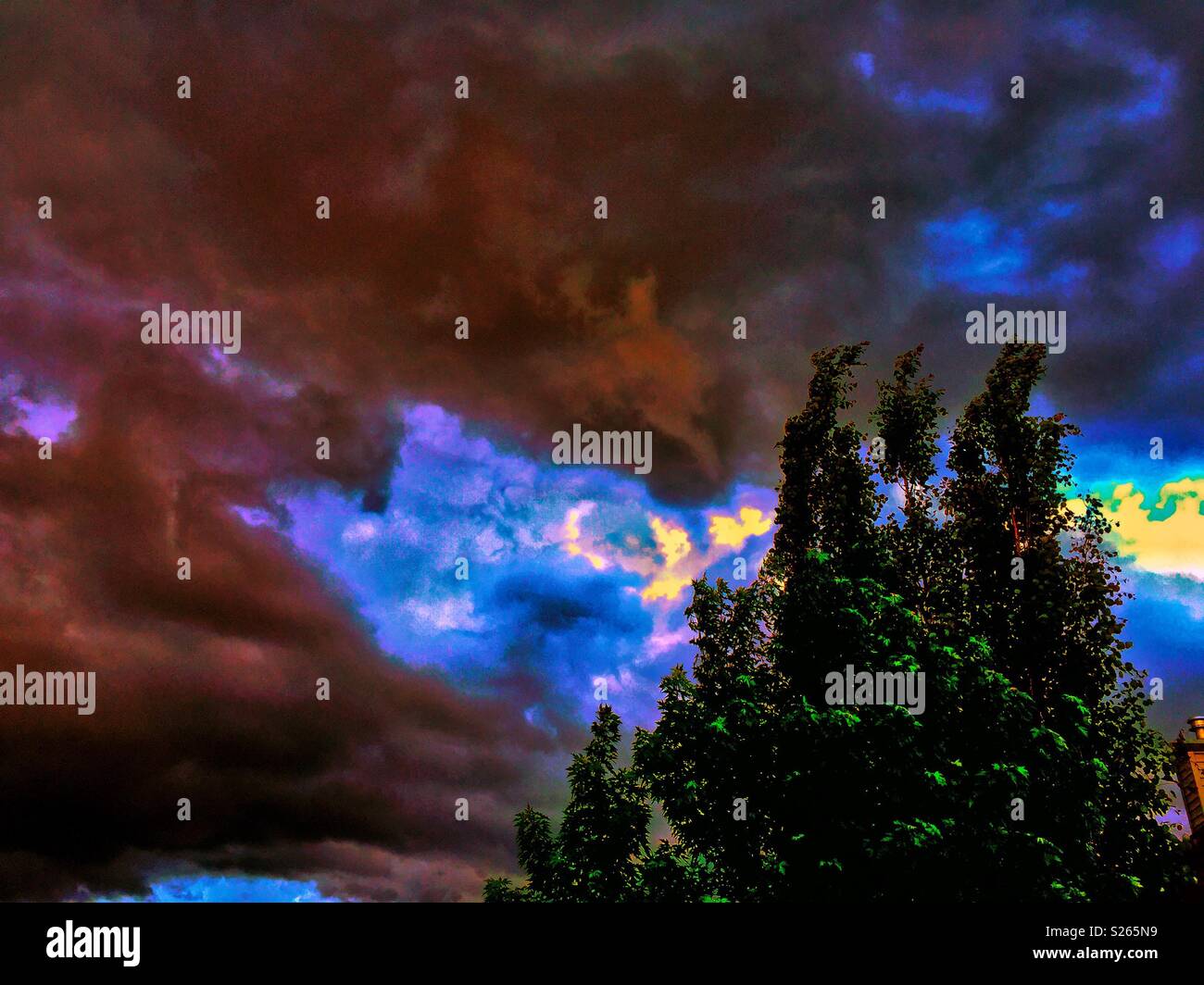 Annäherung an Thunder Storm - Smartphone-aufgenommenes Stockfoto