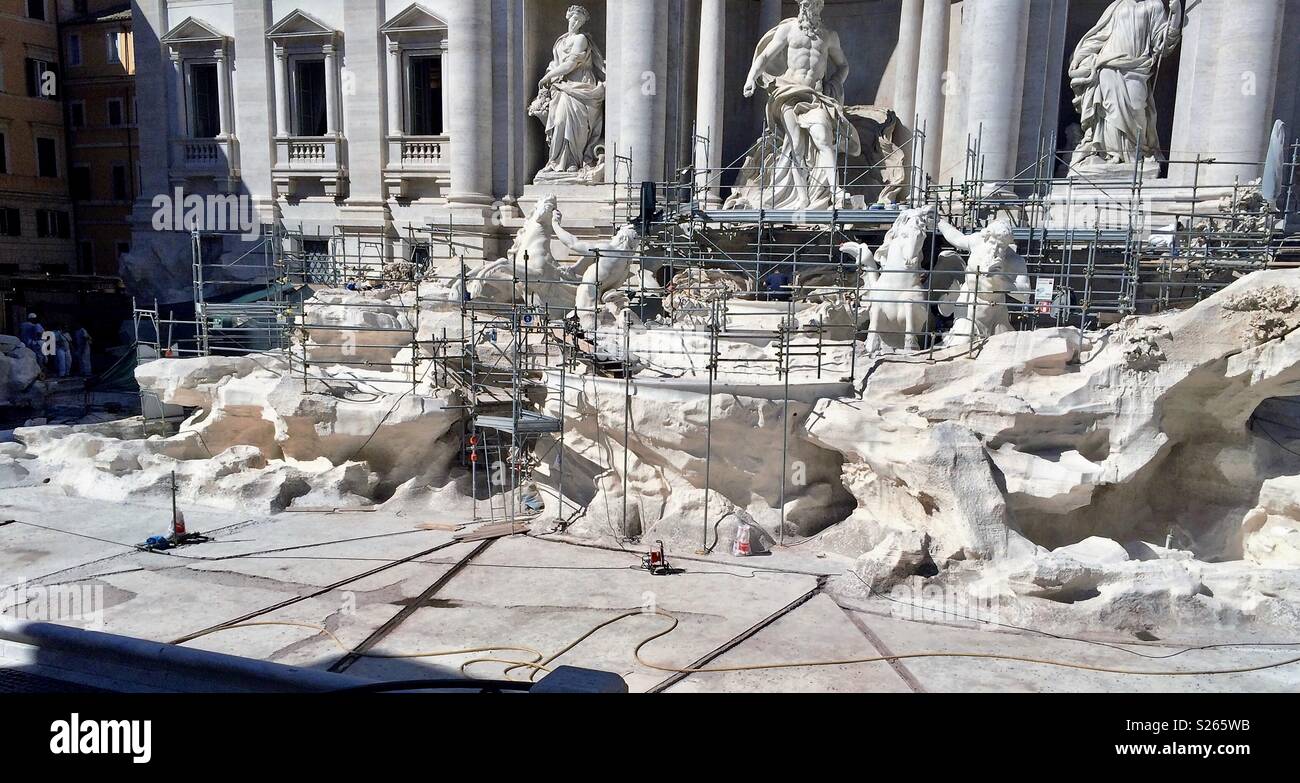 Trevi-brunnen Restaurierung 2015 - Smartphone-aufgenommenes Stockfoto