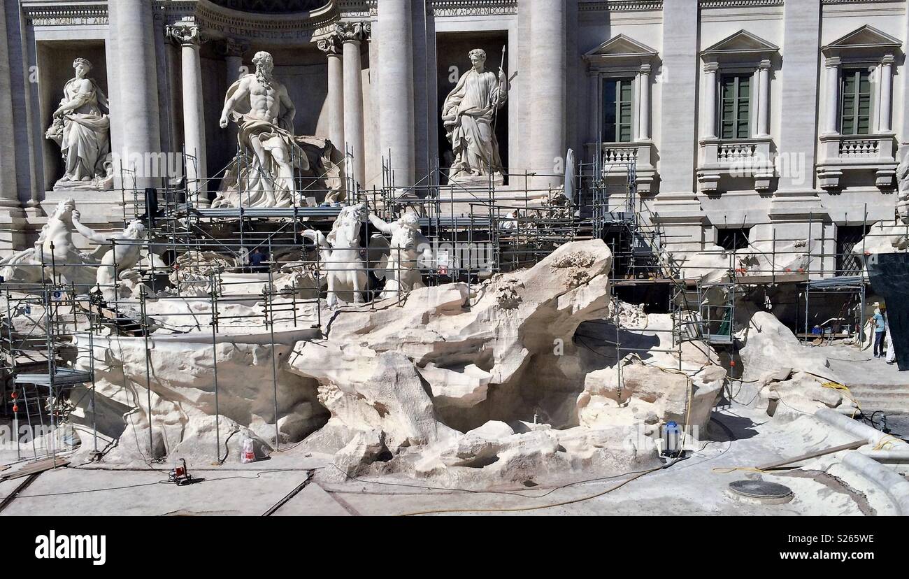 Trevi-brunnen Restaurierung 2015 - Smartphone-aufgenommenes Stockfoto