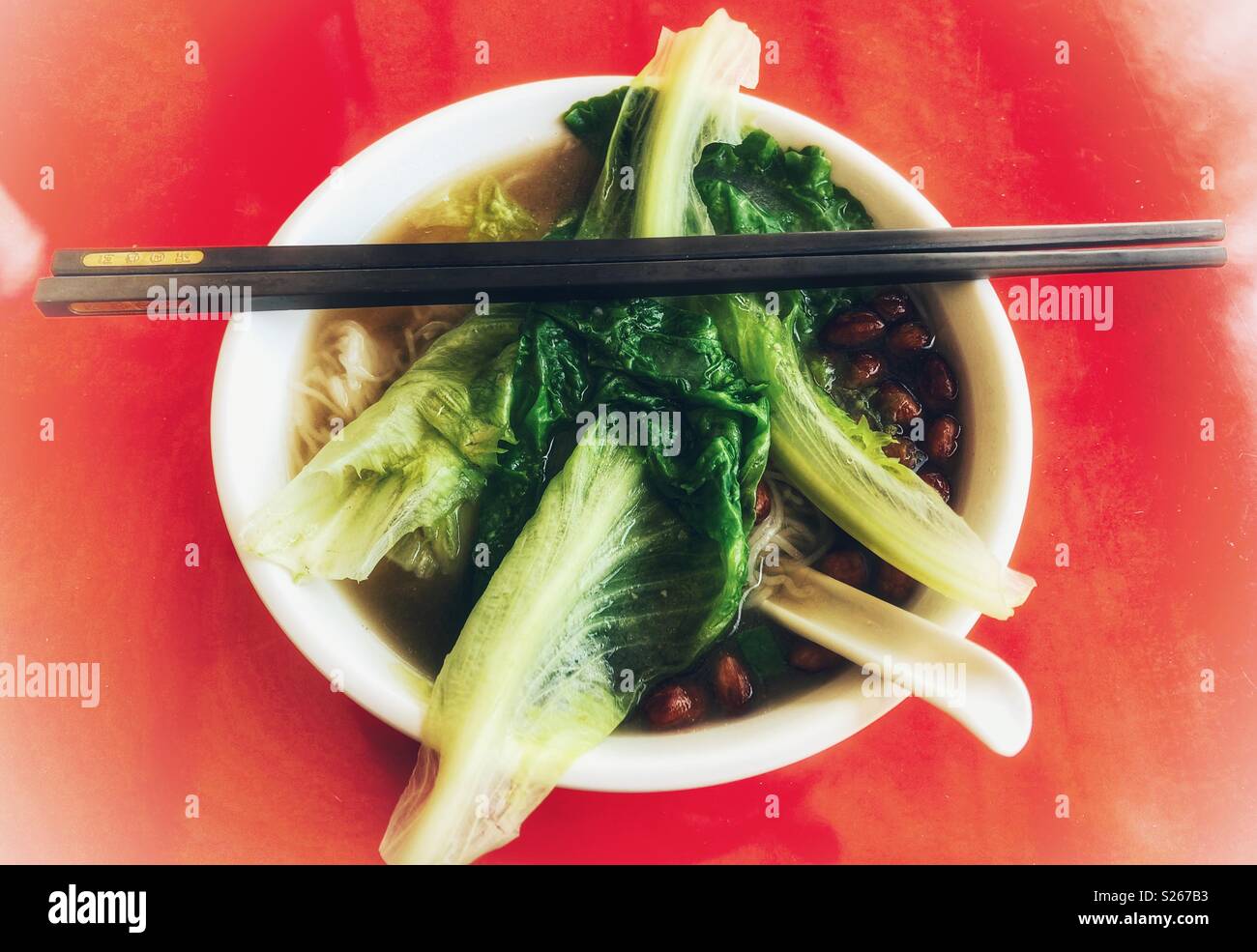 Ein gesundes Gemüse Suppe zum Mittagessen. - Smartphone-aufgenommenes Stockfoto