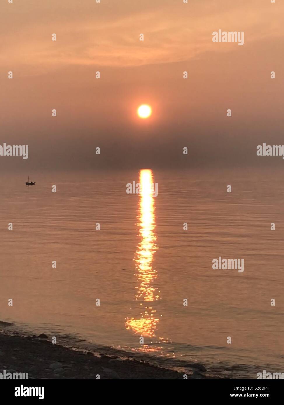 Segeln auf den Sonnenuntergang Stockfoto
