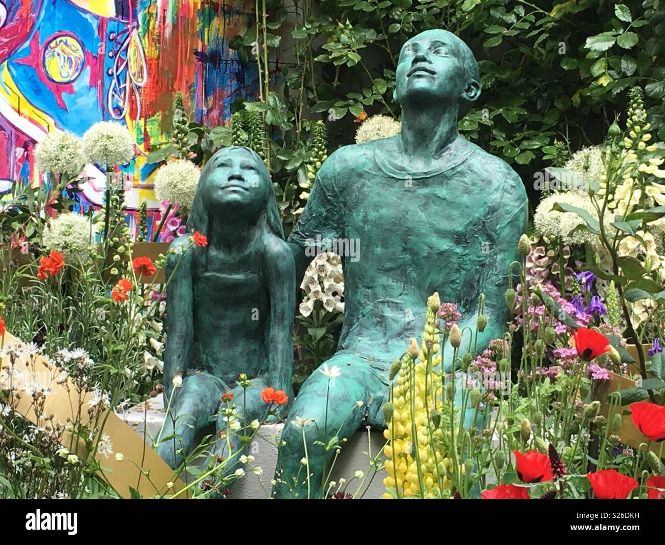 Garten Landschaft Design von Laura Anstiss' geschnürt mit Hoffnung' auf der Chelsea Flower Show - Smartphone-aufgenommenes Stockfoto