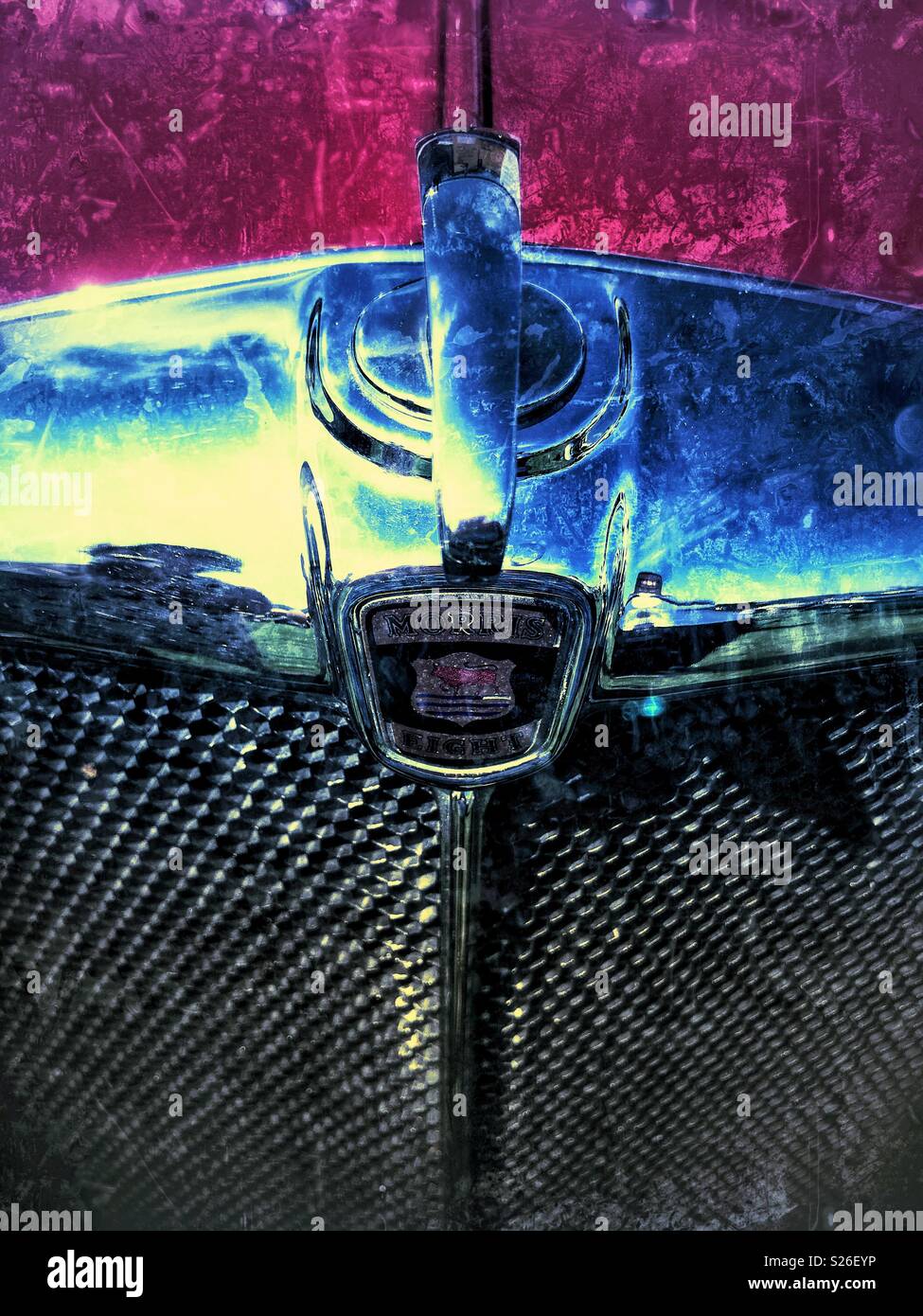 Oldtimer, Morris Acht, auf Anzeige an der Sherborne Castle Country Fair, Sherbourne, Dorset, England - Smartphone-aufgenommenes Stockfoto