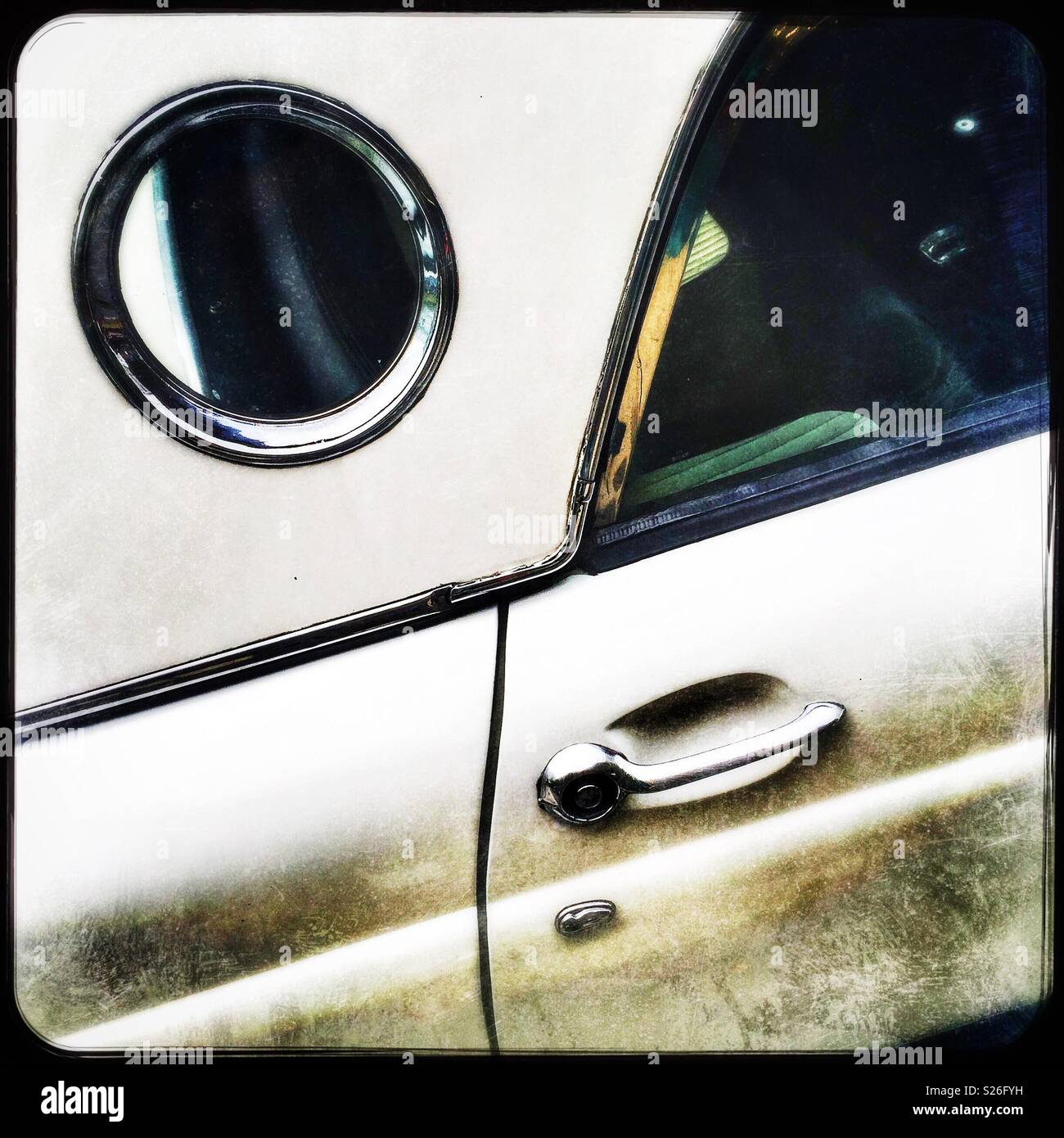 Detail einer 1956 Ford Thunderbird, eingesetzt als Straße Dressing in den Hollywood Boulevarde Attraktion in den Universal Studios Theme Park, Sentosa, Singapur - Smartphone-aufgenommenes Stockfoto