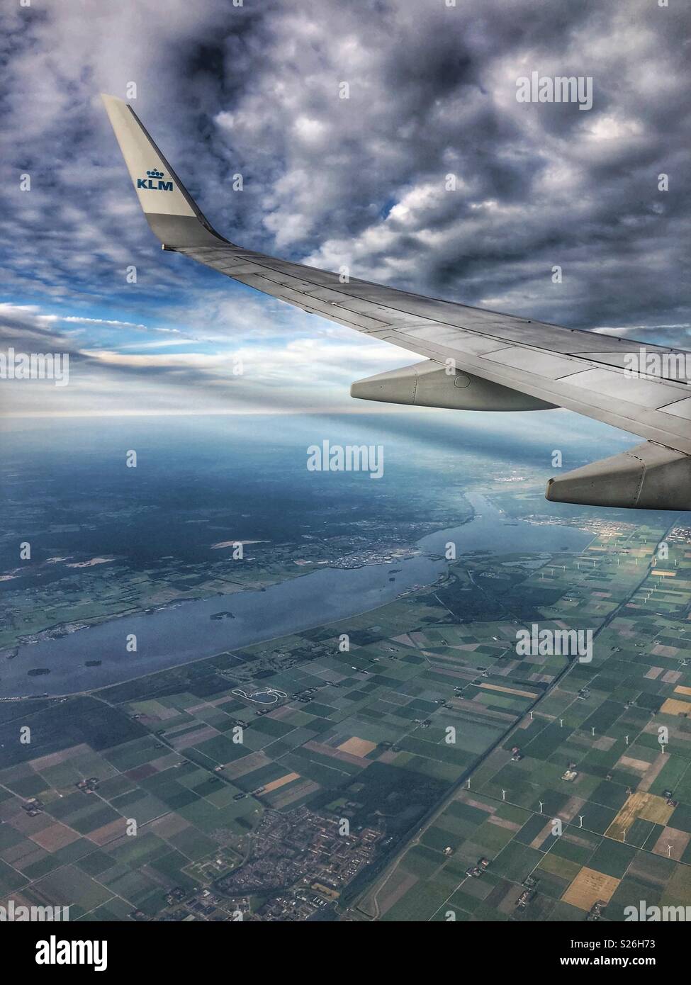 Am frühen Morgen Flug über Norddeutschland. Stockfoto