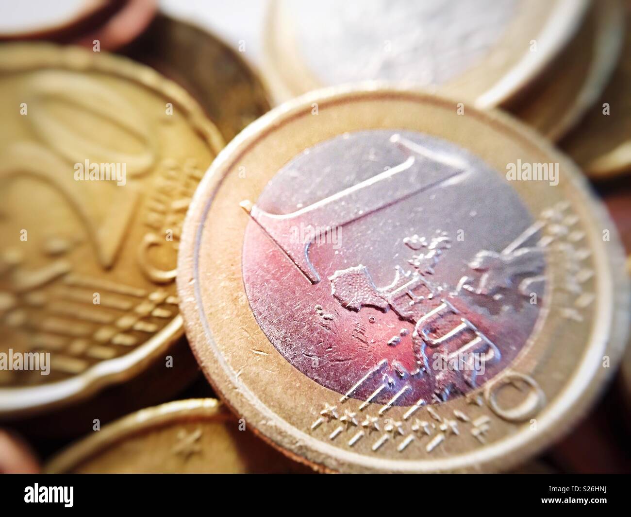 ein-Euro-Münze - Smartphone-aufgenommenes Stockfoto