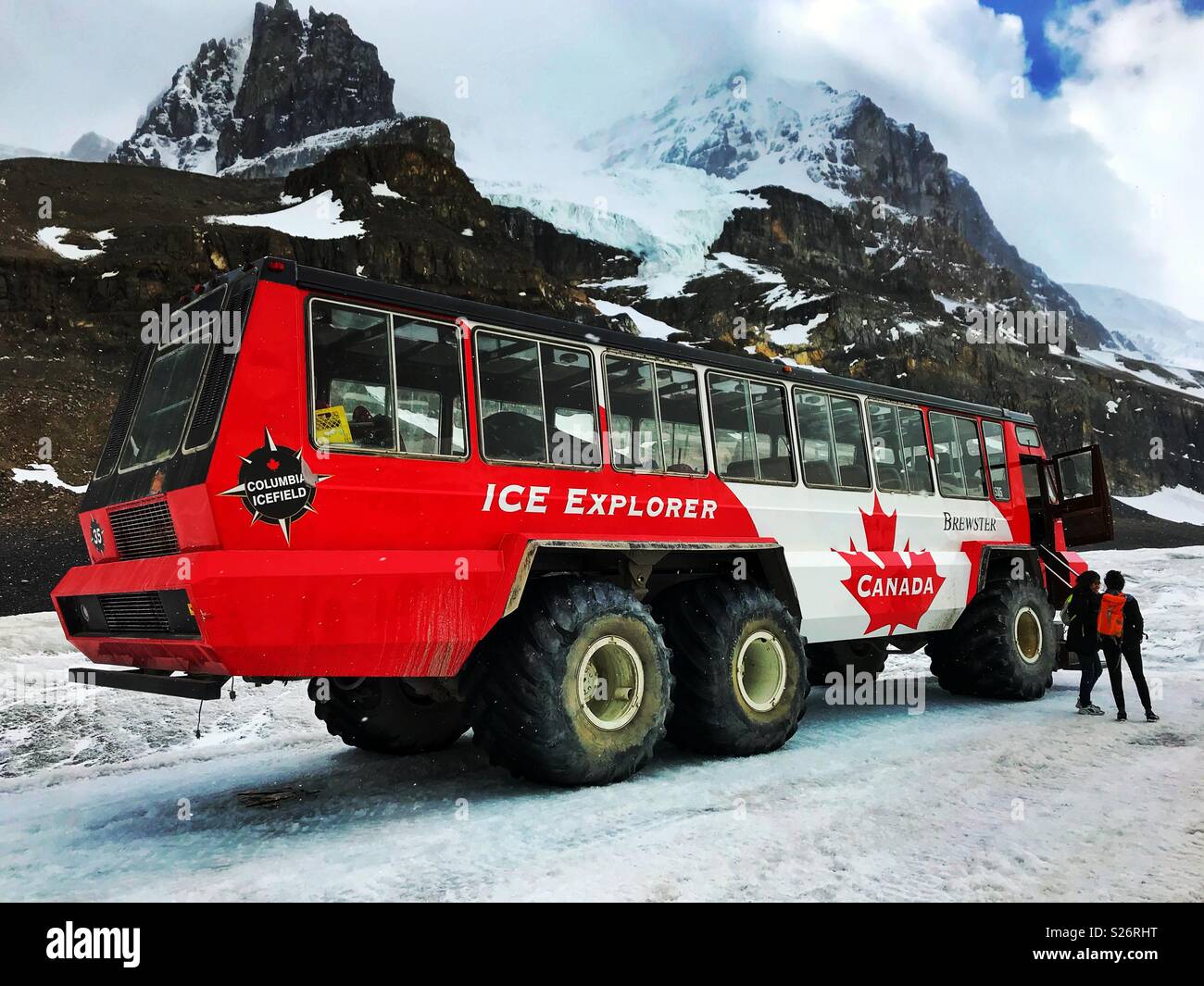 Große Ice Explorer Fahrzeug auf dem Athabasca Gletscher der Columbia Icefields von Alberta, Kanada Stockfoto