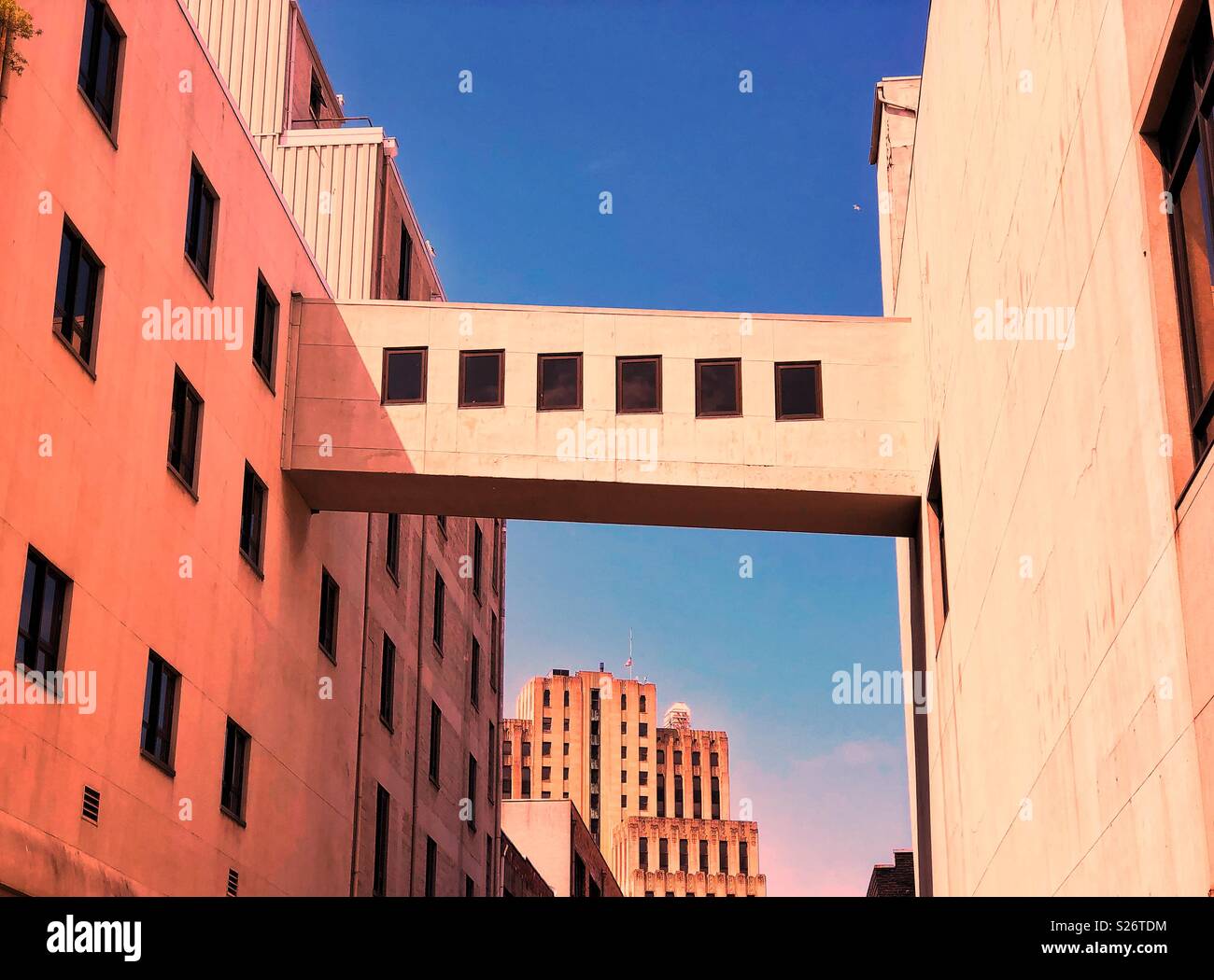 Urban rhapsody in Orange und Blau Stockfoto