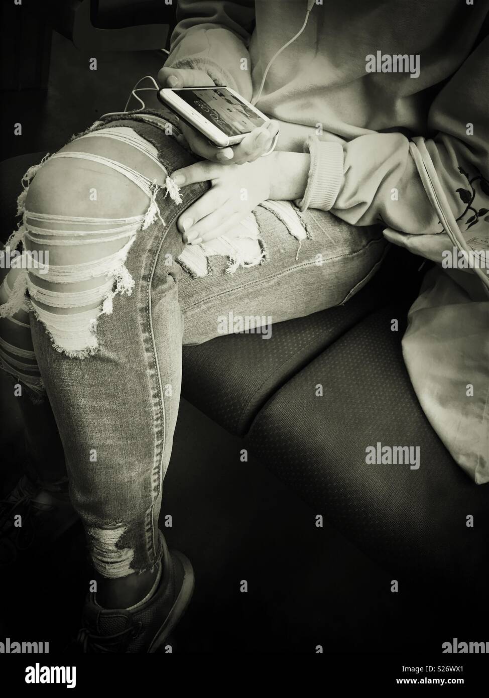 Mode in einem Pendlerzug - Smartphone-aufgenommenes Stockfoto