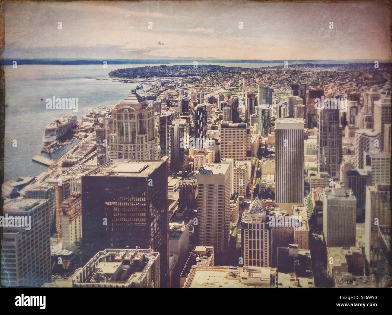 Seattle Skyline vom Sky View Observatory Tower, Washington State, USA. - Smartphone-aufgenommenes Stockfoto