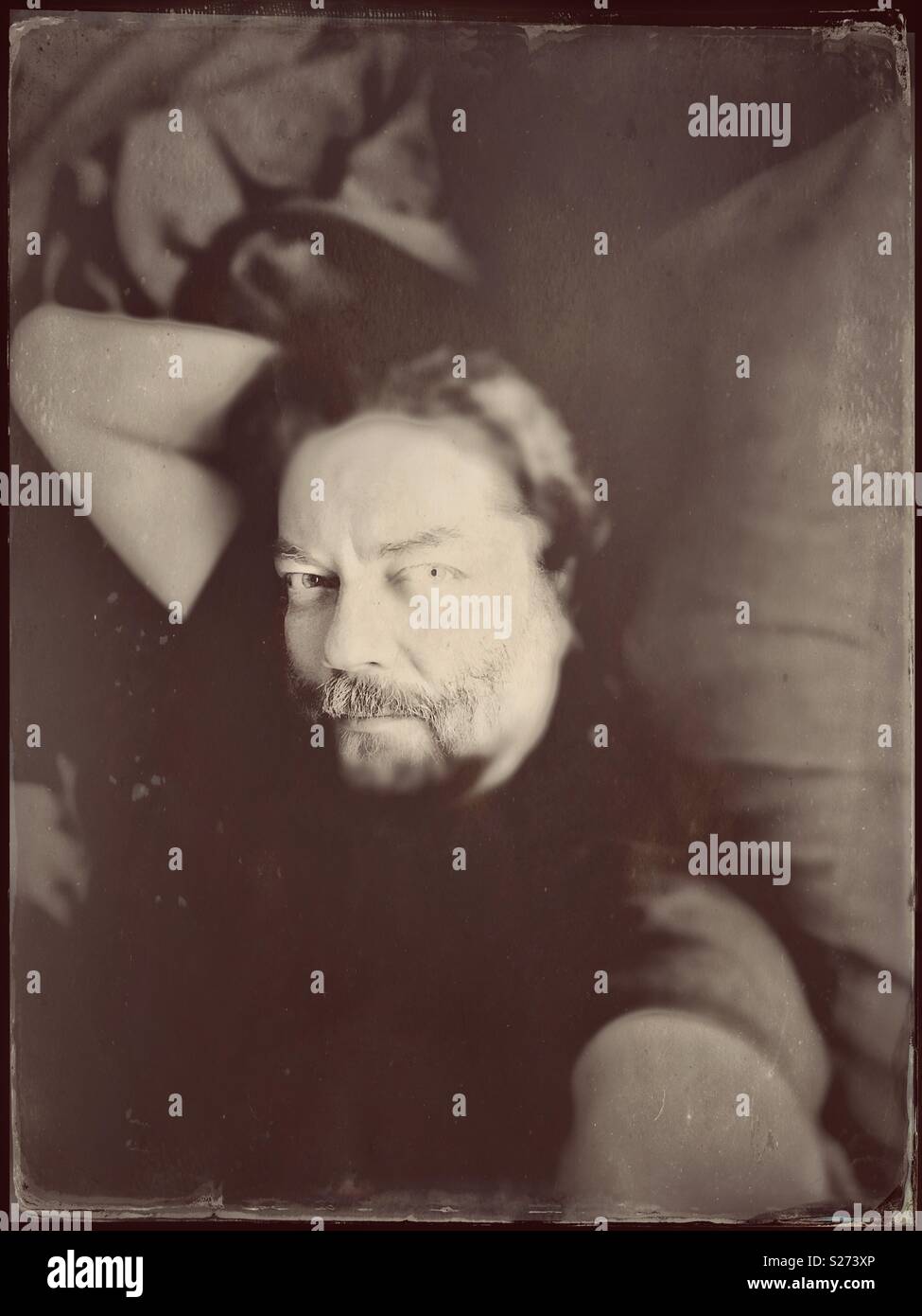 Porträt des Mannes mit Bart. - Smartphone-aufgenommenes Stockfoto