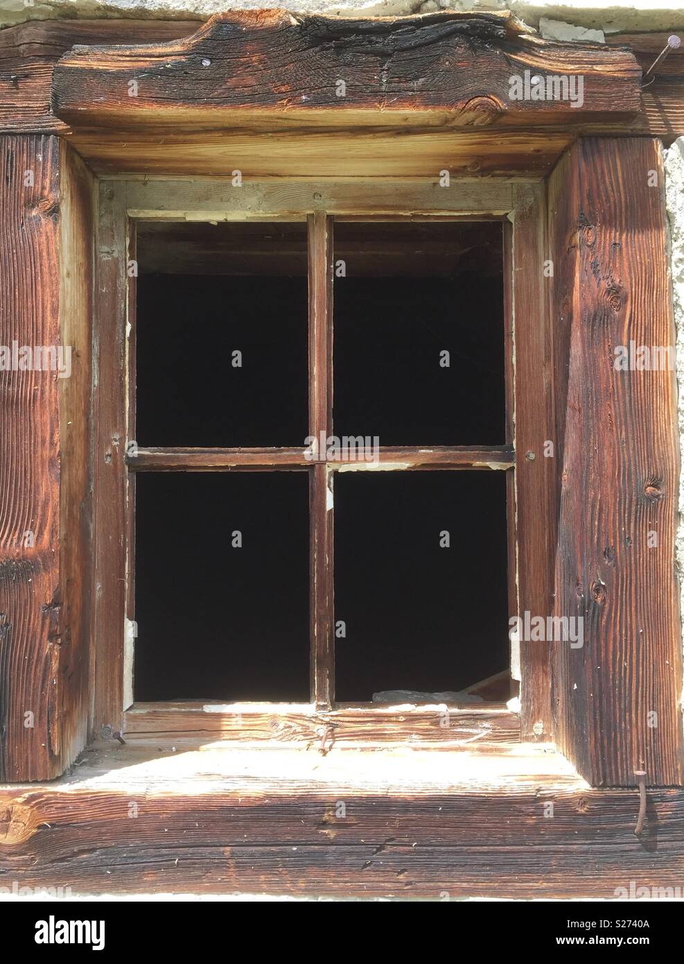 Alte Fenster Rahmen ohne Glas und Holz- Surround Stockfotografie - Alamy