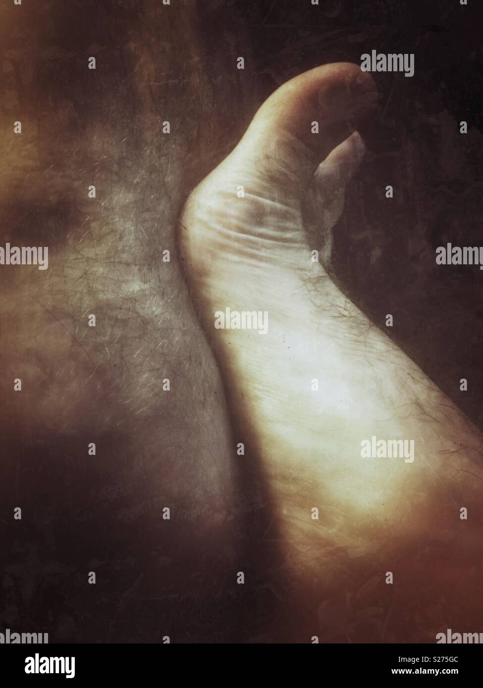 Bein gebogen -Fotos und -Bildmaterial in hoher Auflösung – Alamy