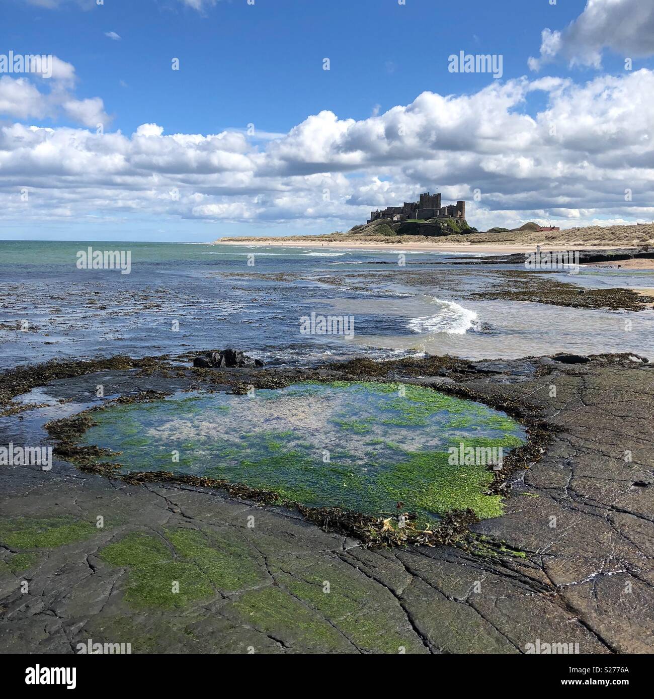 Bamburgh Castle vom Strand, Northumberland Stockfoto