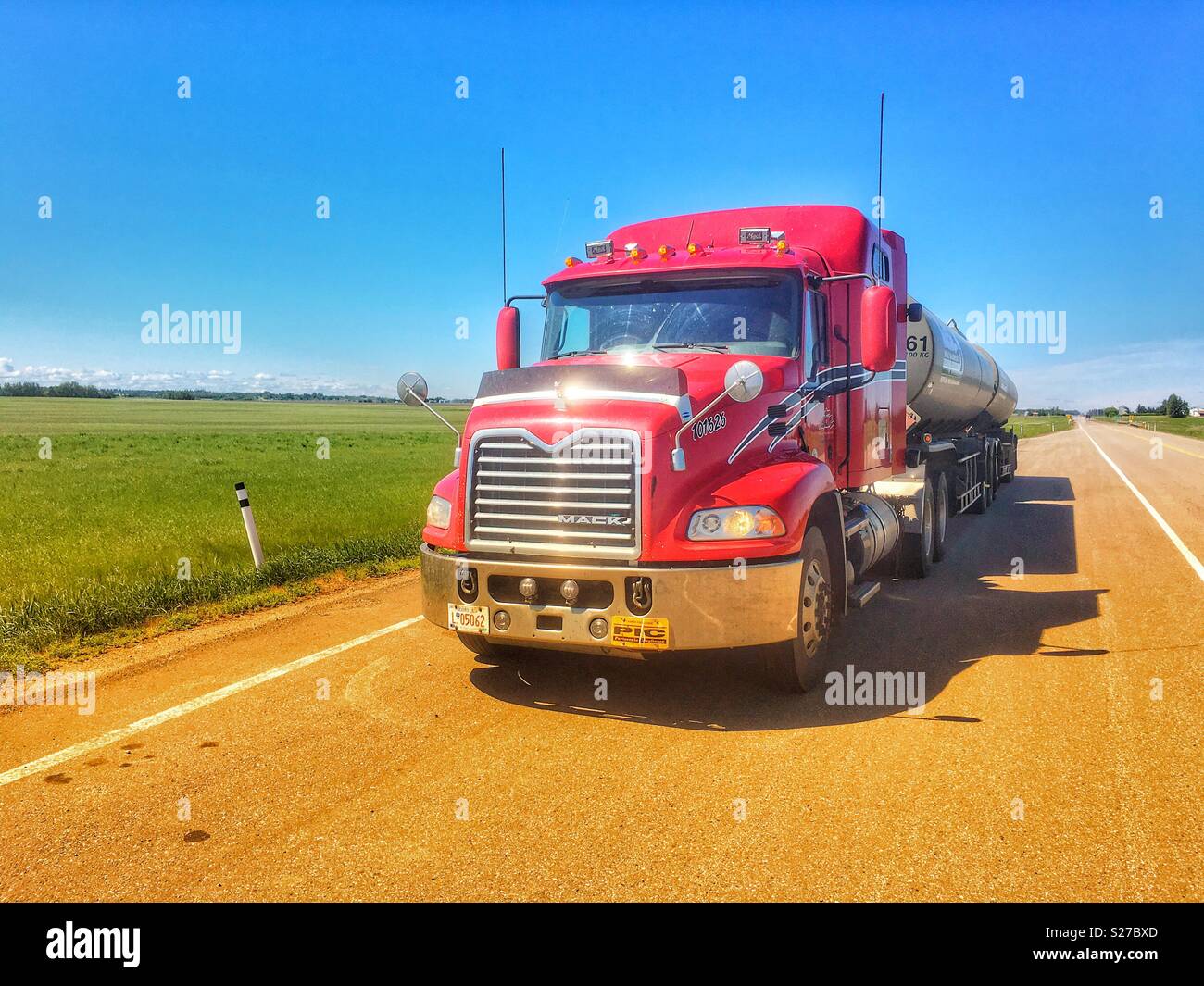 Super B Traktoren Anhänger auf der Alberta Prärien Stockfoto