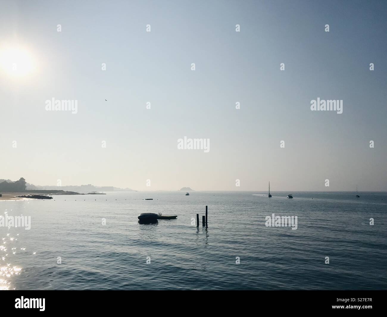 Am frühen Morgen Blick auf den Long Island Sound vor der Küste von Connecticut, USA. - Smartphone-aufgenommenes Stockfoto