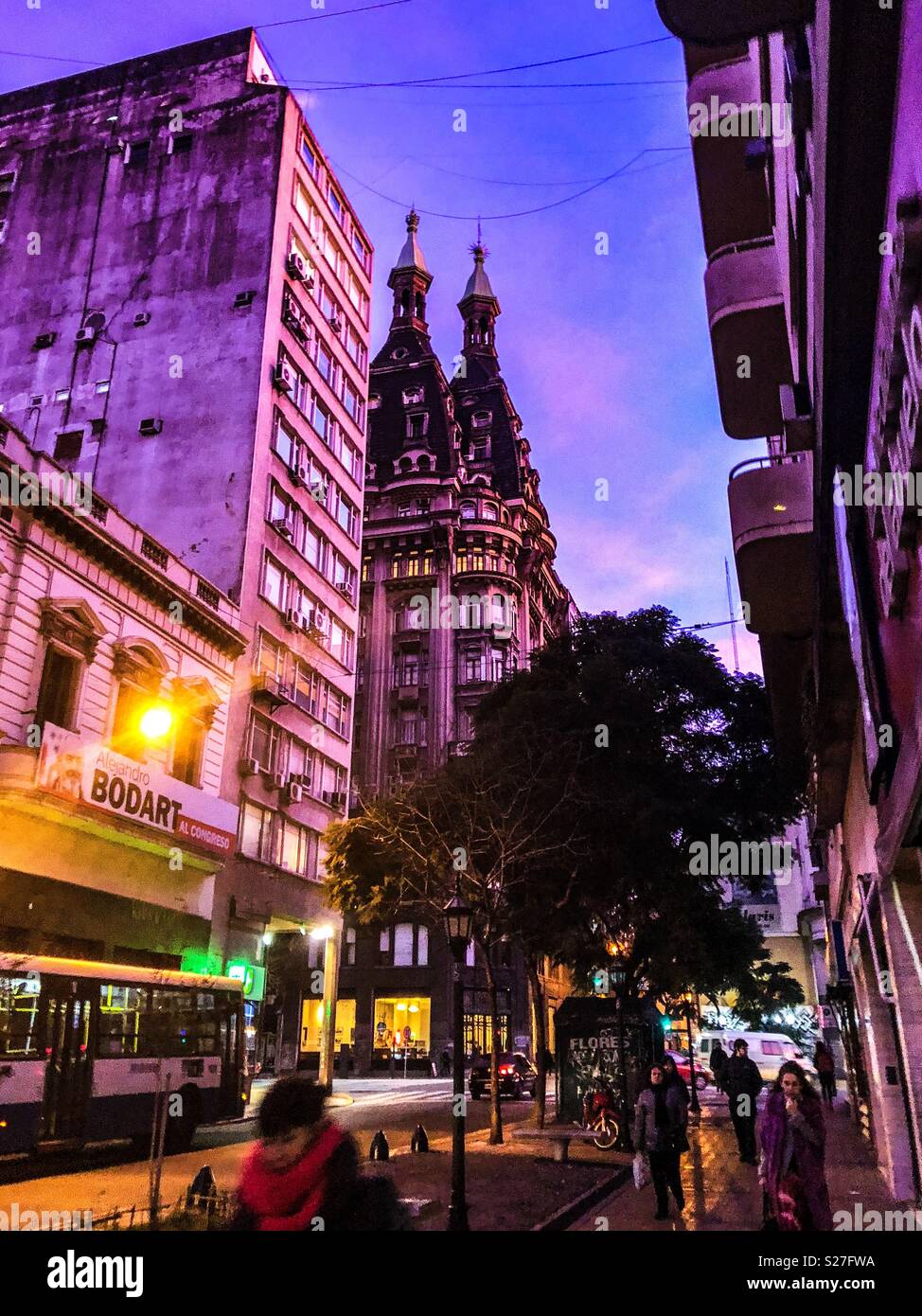 Starbucks Stores in Buenos Aires, Argentinien - Smartphone-aufgenommenes Stockfoto