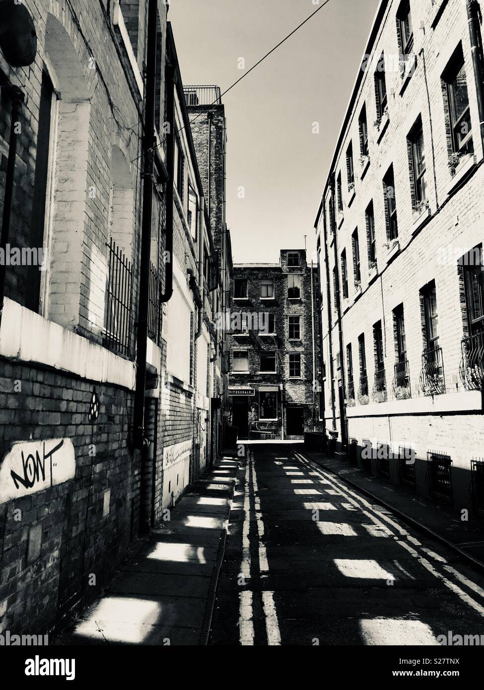 Alte heruntergekommene suchen Straße in Manchester, Großbritannien Stockfoto