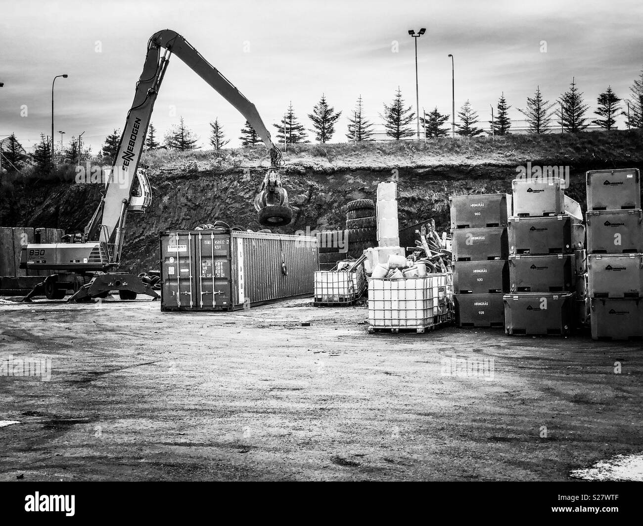 Ein Kran in einer Recyclinganlage Stockfoto