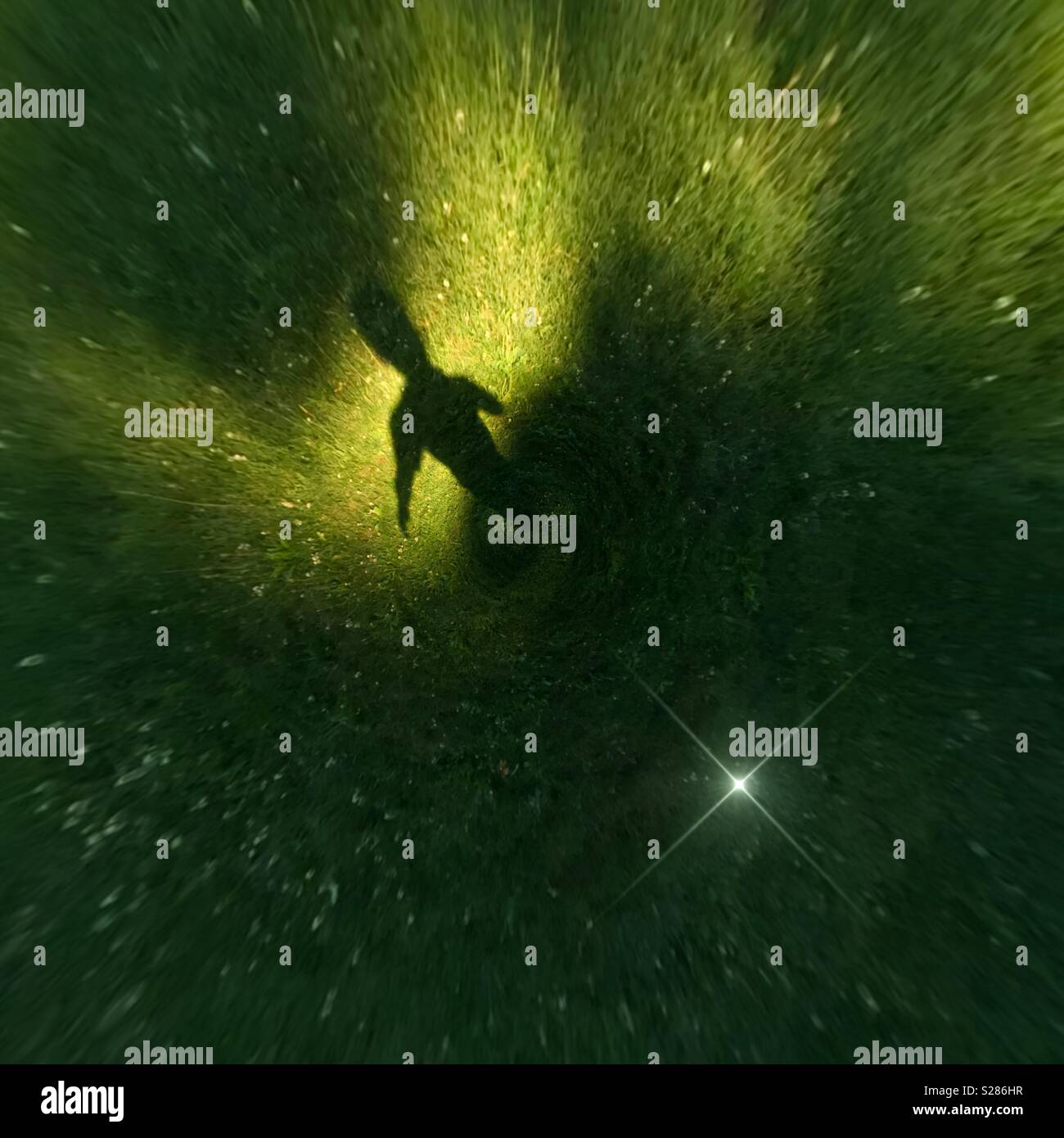 In den Abgrund - konzeptionelle - Smartphone-aufgenommenes Stockfoto