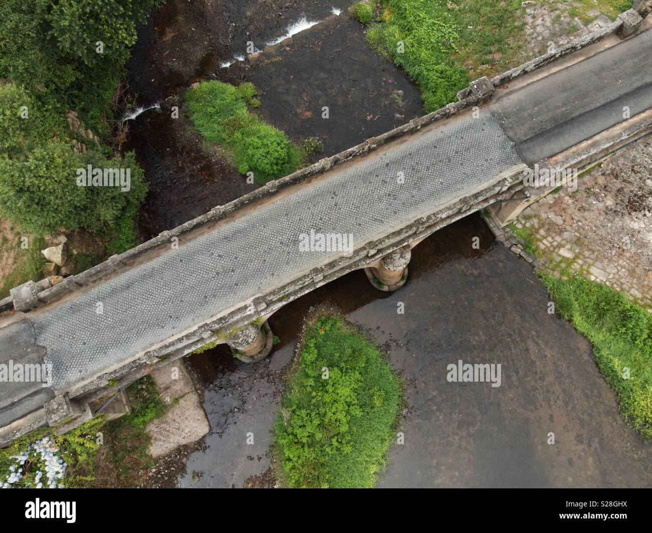 Drone Foto der alten Brücke in Vila do Conde Portugal Stockfoto