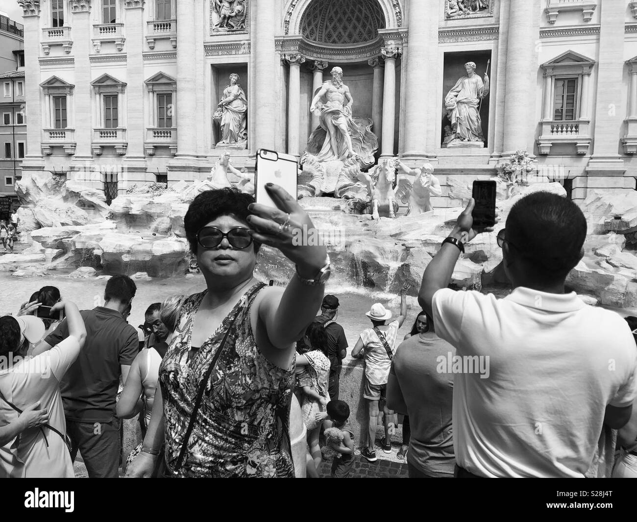 Selfies am Trevi-brunnen. Rom. Italien. Stockfoto