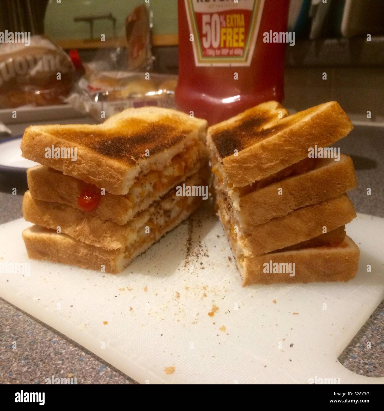 Bacon butties mit Ketchup Stockfoto