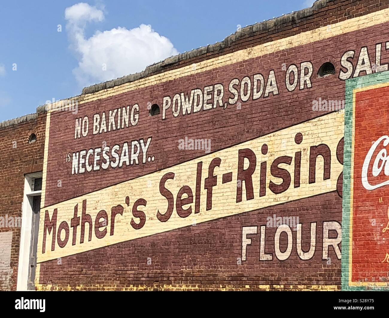 Die Mutter Self-Riding Mehl Schild an der Seite des alten Gebäudes in Acworth, GA gemalt. Stockfoto