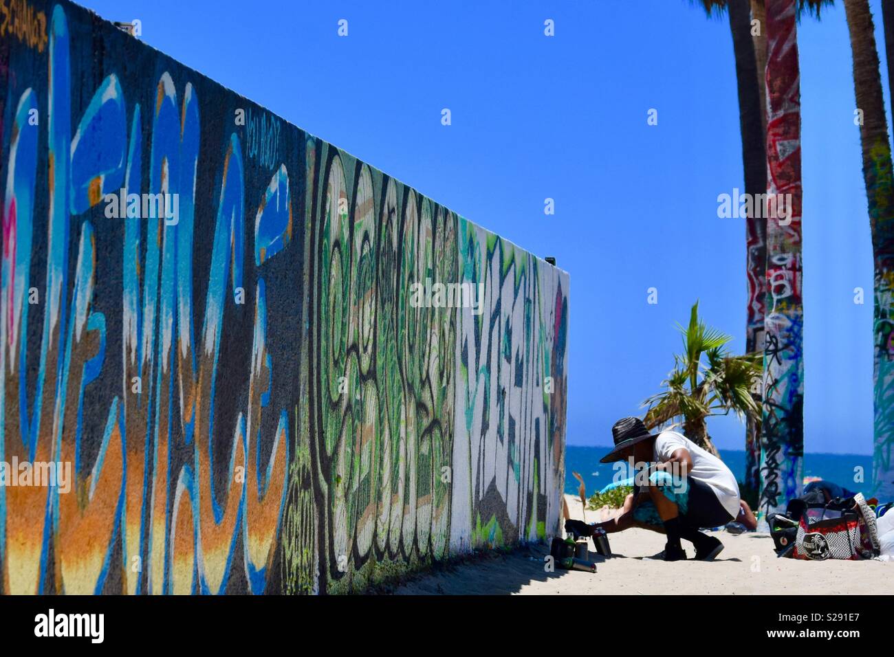 Graffiti-Künstler - Smartphone-aufgenommenes Stockfoto