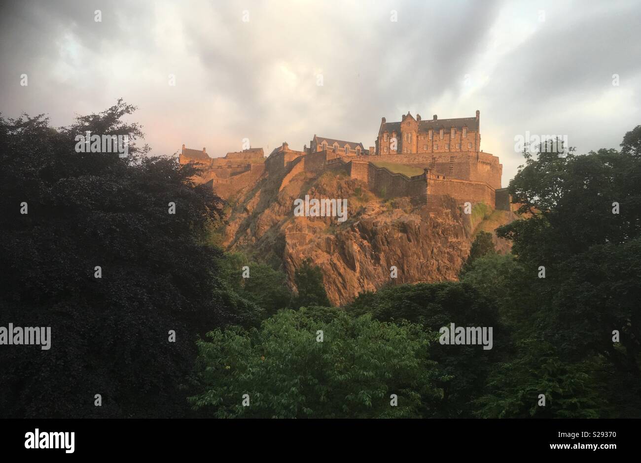 Das Edinburgh Castle im Sonnenschein Stockfoto