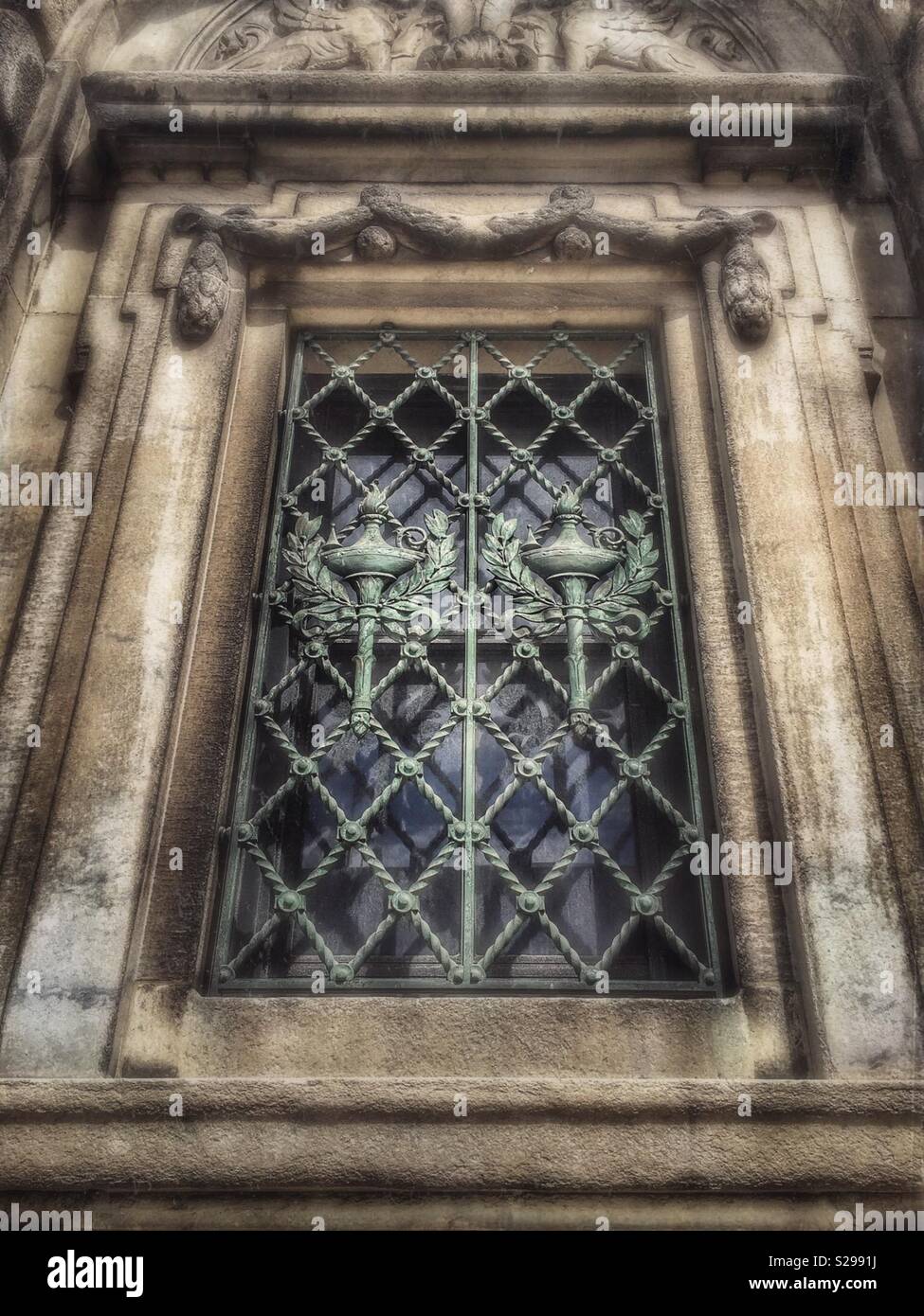 Cleveland Öffentliche Bibliothek vergitterte Fenster Stockfoto