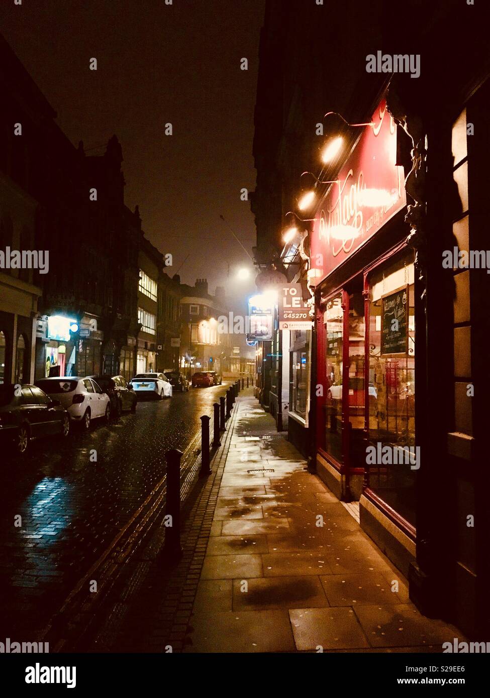 Street Scene bei Nacht - Rumpf, Silver Street - Smartphone-aufgenommenes Stockfoto