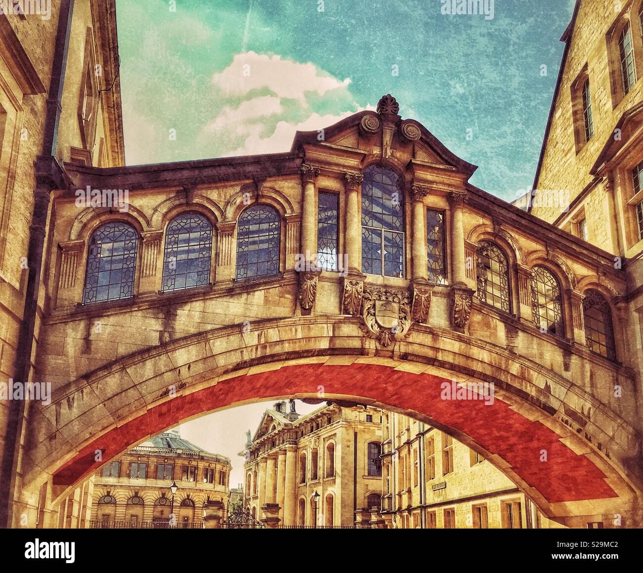 Die berühmten "Seufzerbrücke" in Oxford (Universität), England. Realer Name Hertford Brücke, die die Alte & Neue Vierecke links von Hertford College. Grad 2 aufgeführt. Foto - © COLIN HOSKINS. Stockfoto