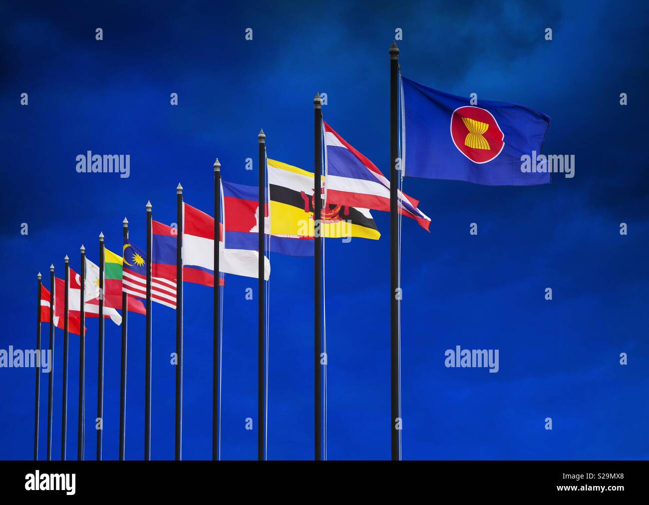 Südöstlich von Asien Länder Flagge mit dem blauen Himmel Stockfoto