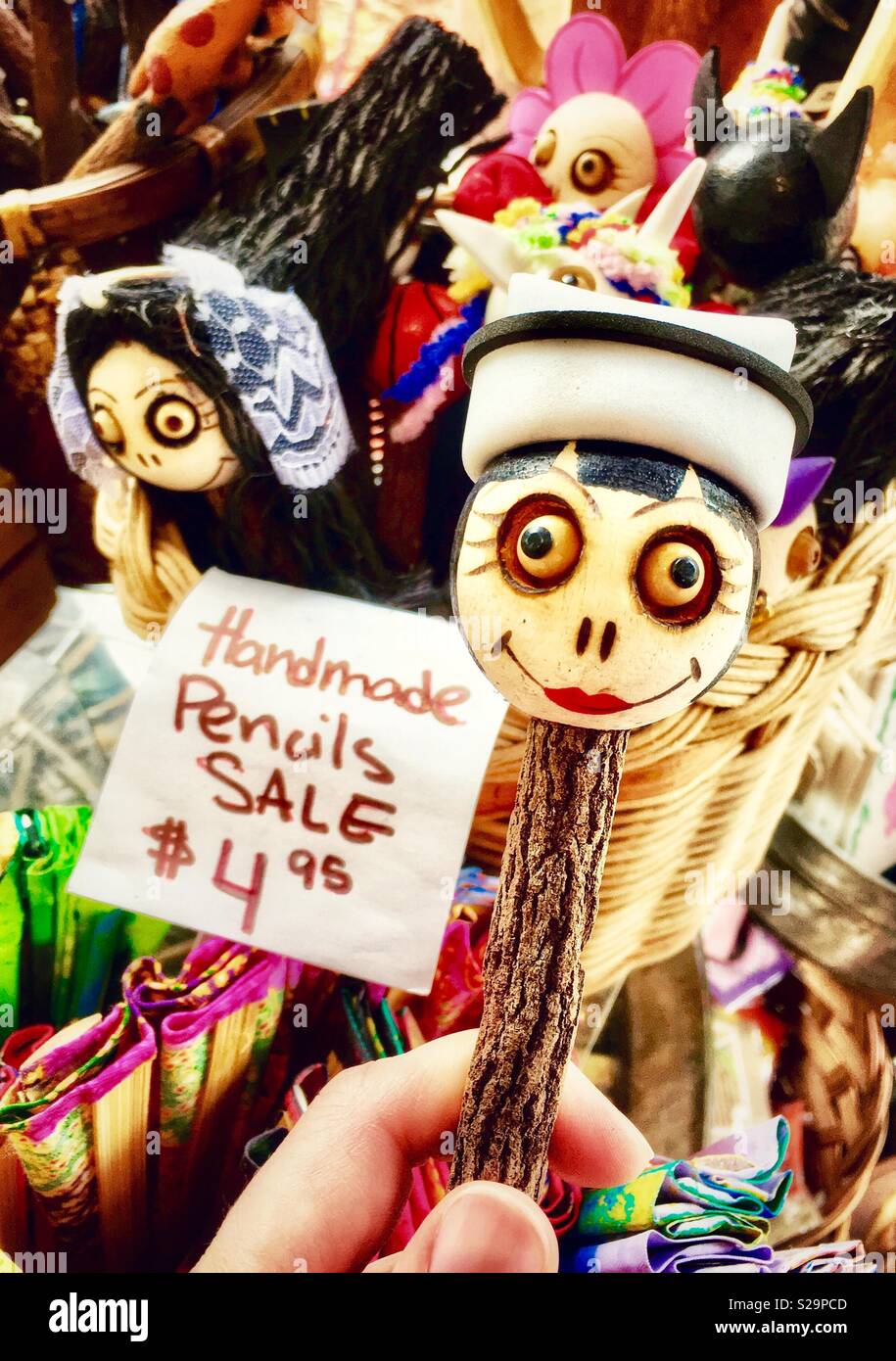 Creepy handgefertigte Bleistifte zum Verkauf Stockfoto