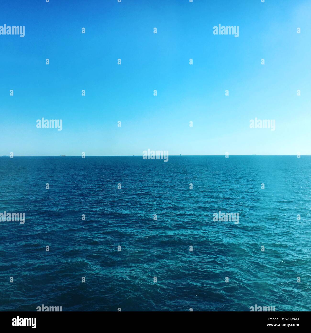 Meer und Himmel - Smartphone-aufgenommenes Stockfoto