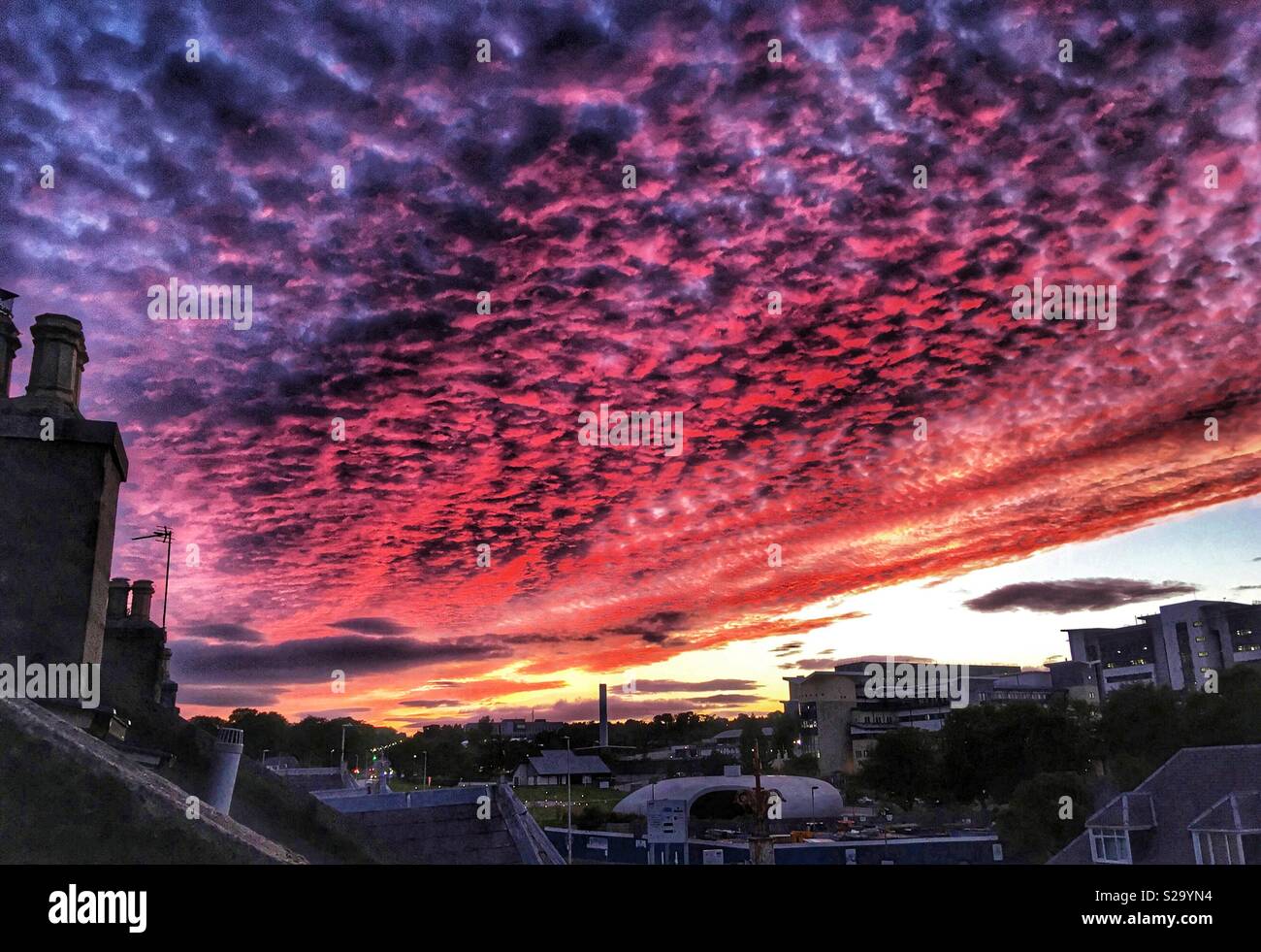 Roter Himmel in der Nacht Stockfoto