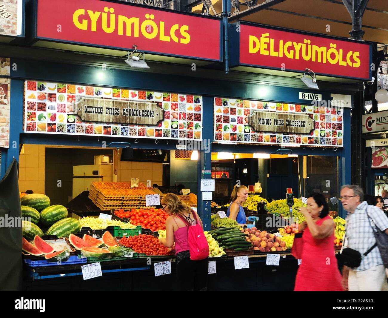 Ein Obst und Gemüse auf einem Markt in Budapest in Ungarn. Stockfoto