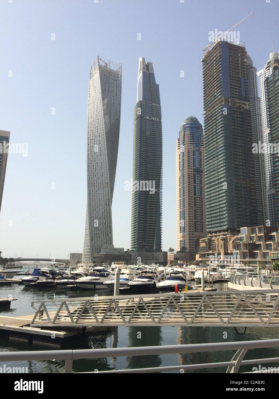 Cayan Turm an der Dubai Marina Stockfoto