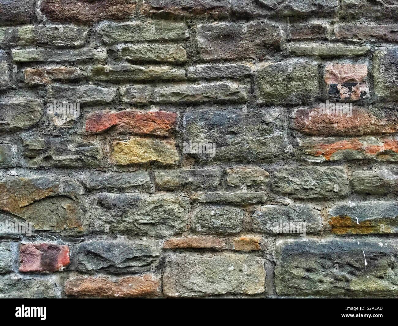 Detail einer Wand von pennant Sandstein in Bristol, England Stockfoto