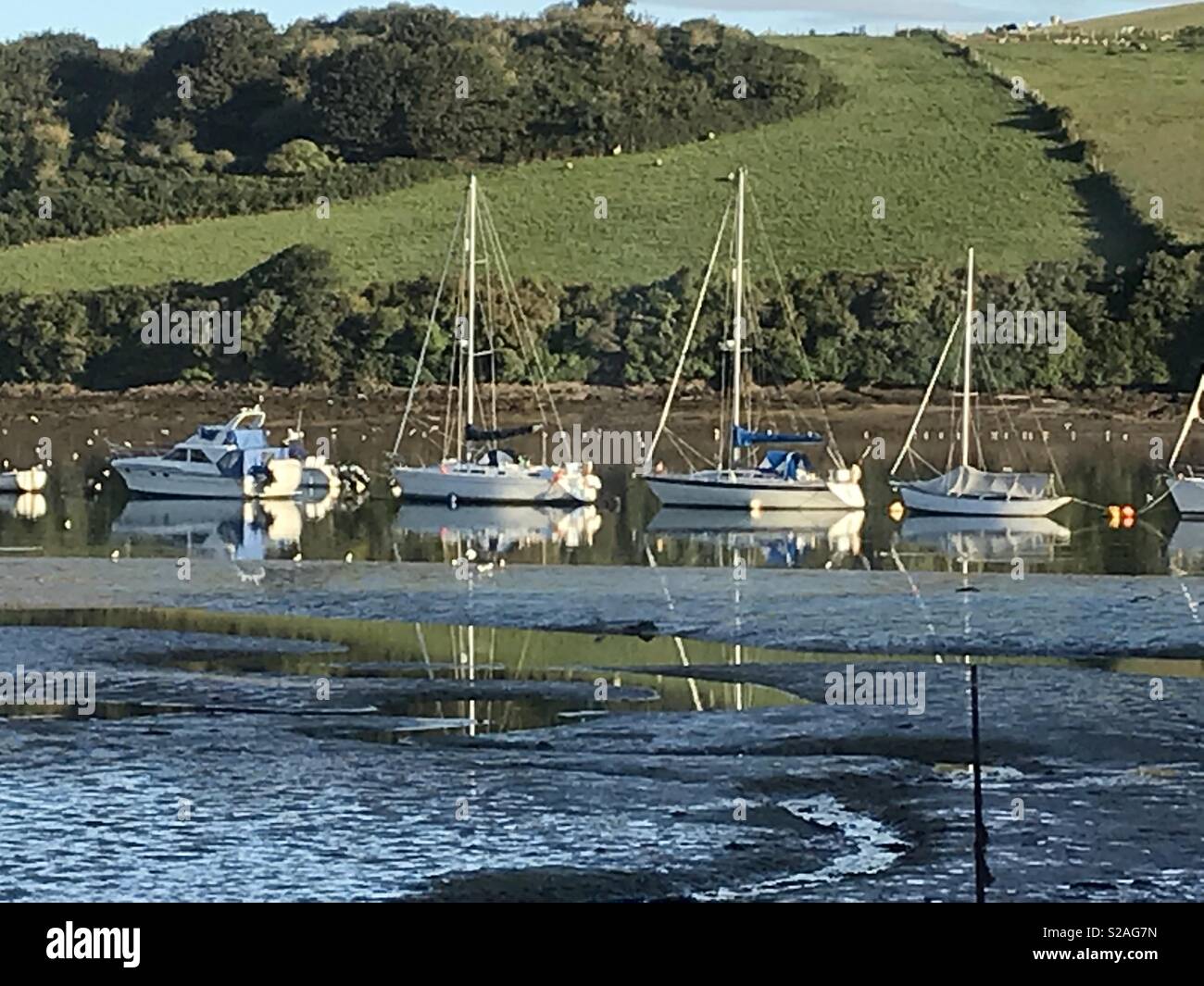 Boote an der Mündung Salcombe Stockfoto