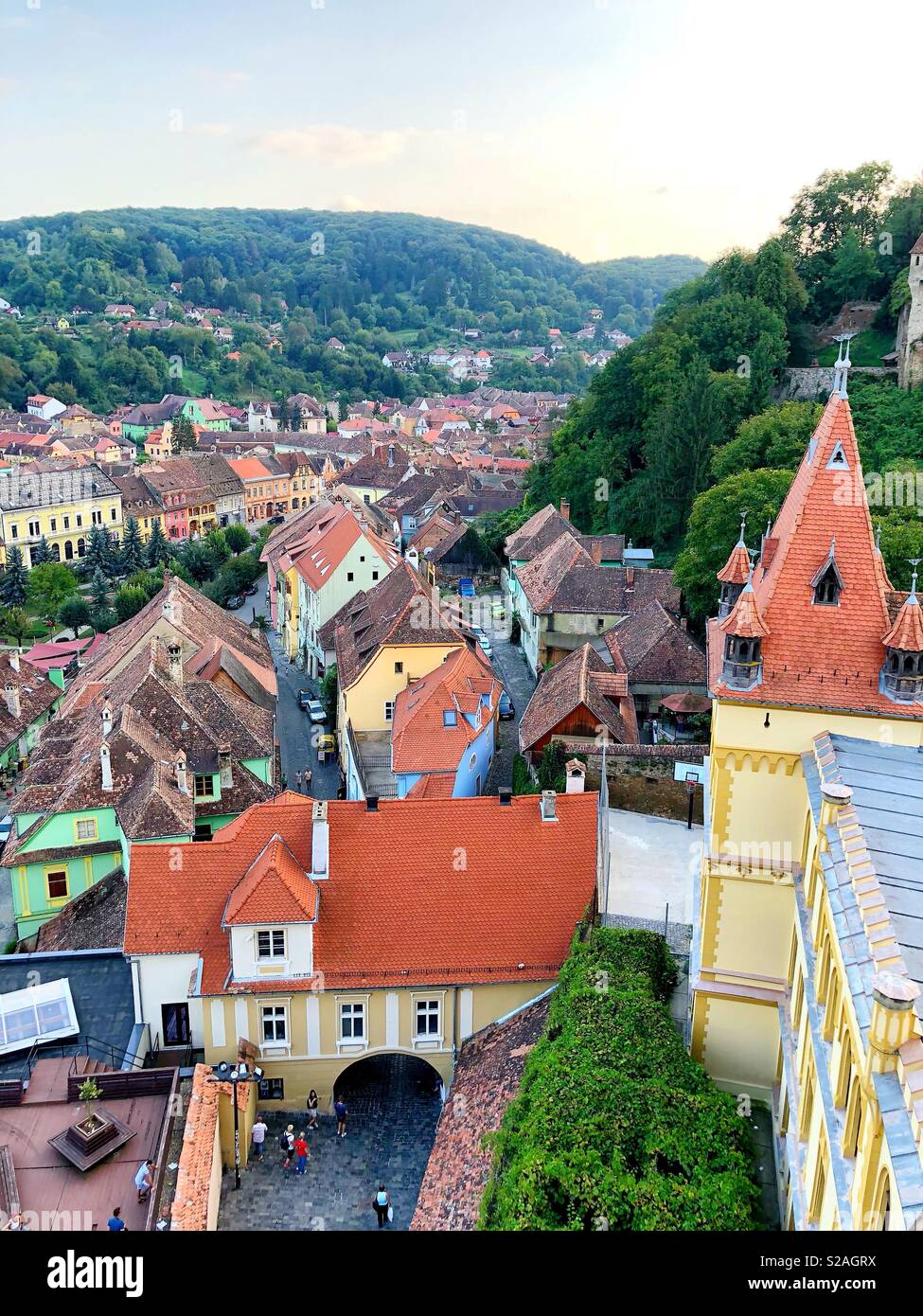 Anzeigen von Sighisoara, Rumänien, vom Uhrenturm Stockfoto